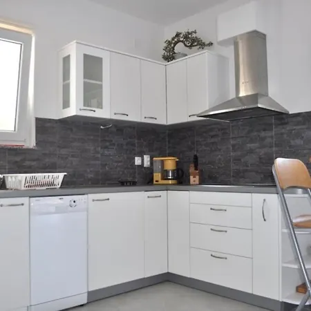 Apartment Apartment Nearby The Sea I